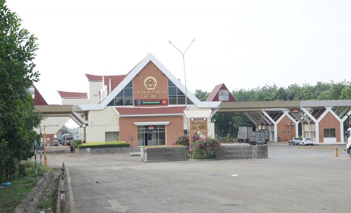 taxi-cua-khau-xa-mat-tan-bien-tay-ninh-dich-vu-xe-uy-tin-gia-tot taxi-cua-khau-xa-mat-tan-bien-tay-ninh-dich-vu-xe-uy-tin-gia-tot